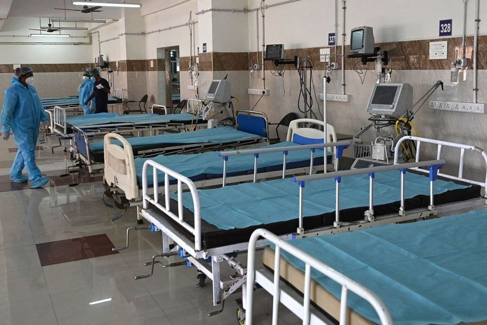 Omicron spreads in India's big cities but hospitalisation low