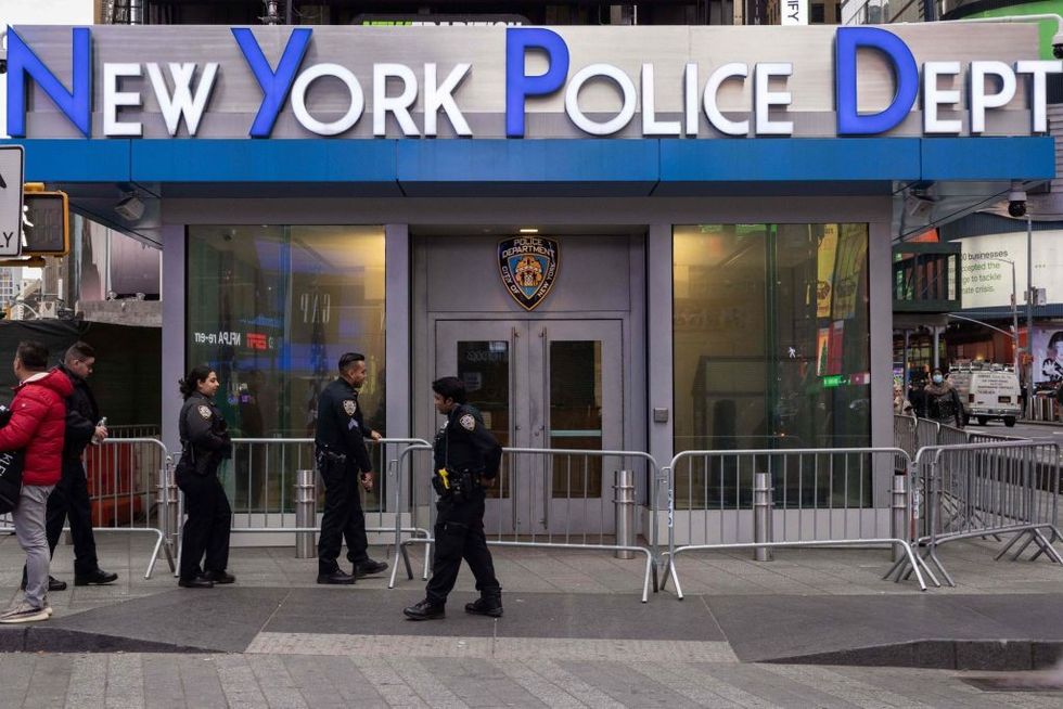 New York: Indian-origin cop hailed hero for shooting gunman