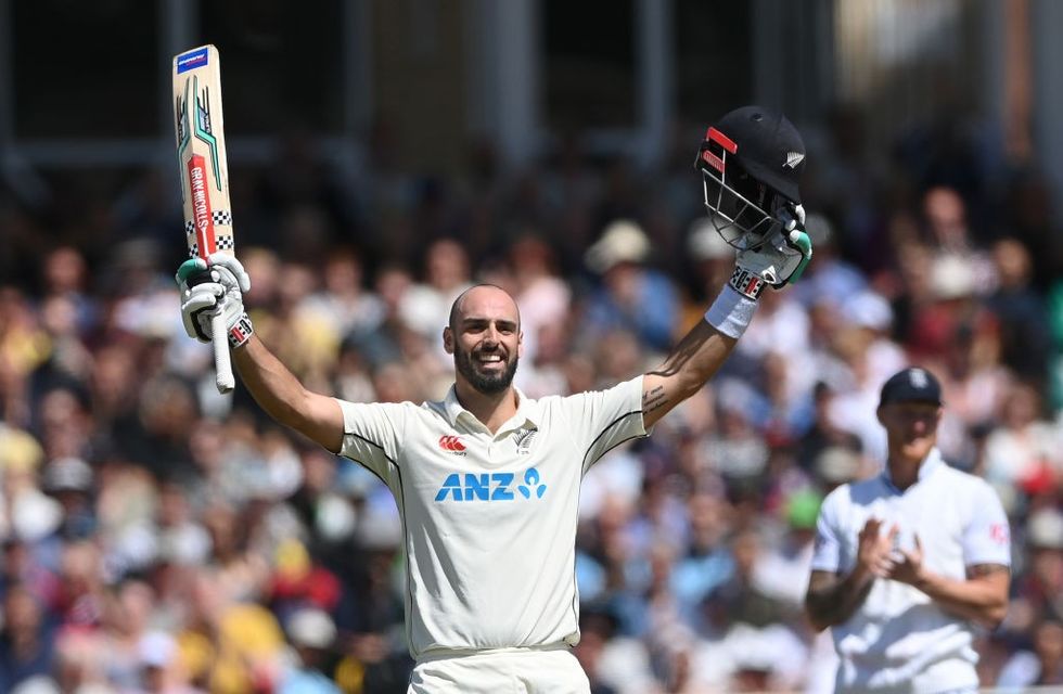 Kiwi batter Daryl Mitchell's six lands in fan's beer glass in 2nd Test