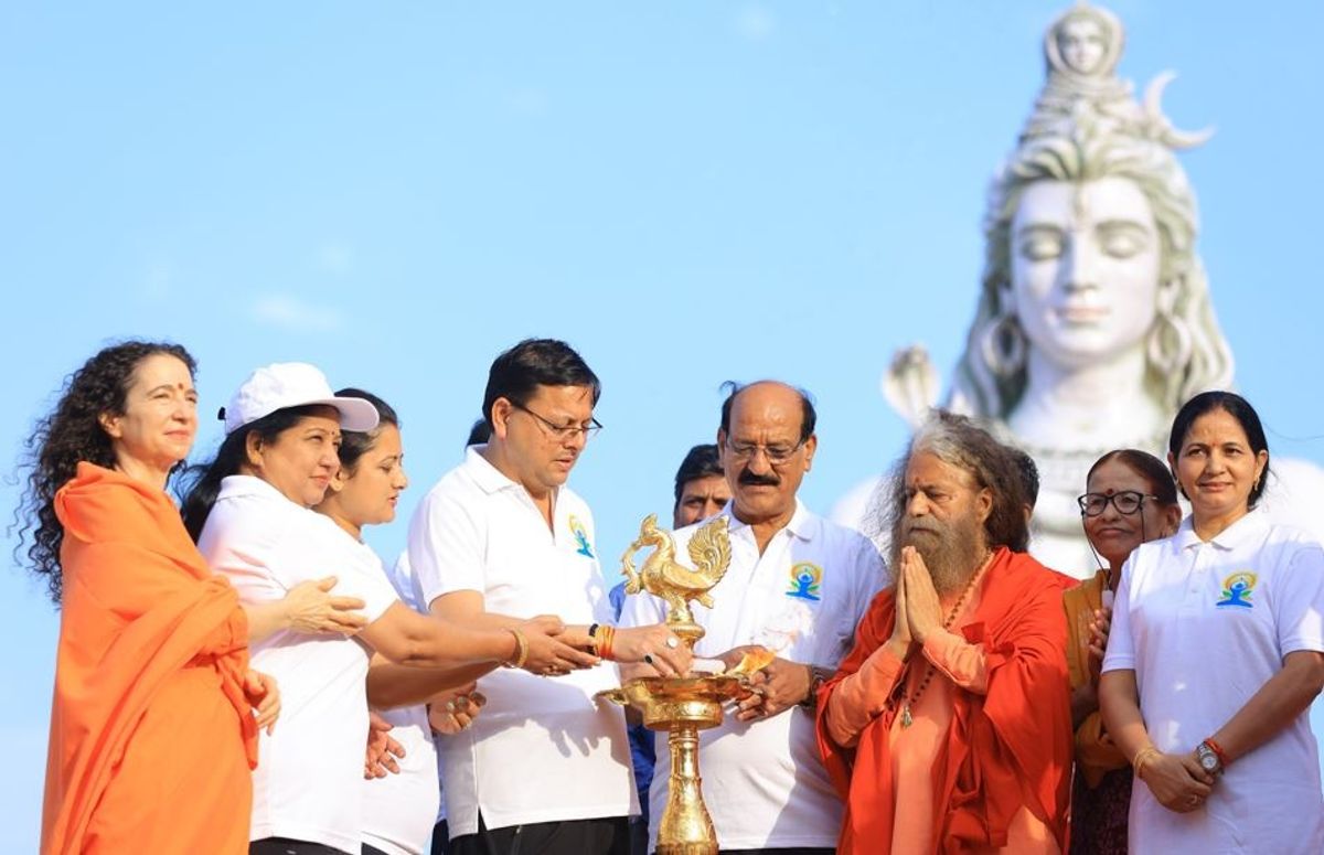 Uttarakhand CM leads state’s Yoga day celebration with Yoga Gurus Pujya Swami Chidanand Saraswat and Pujya Sadhvi Bhagwati Saraswati