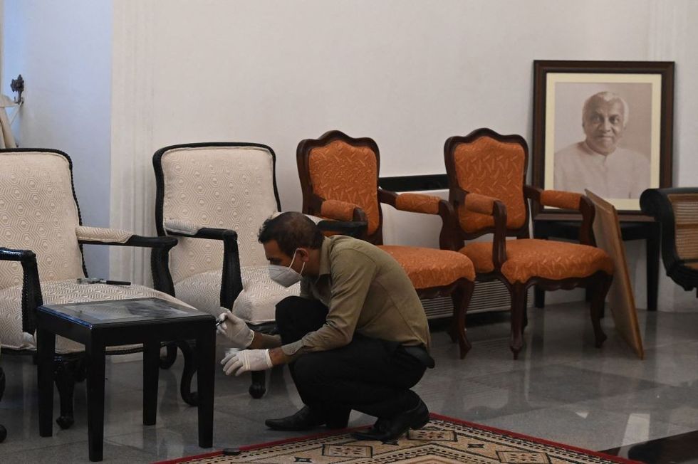 Sri Lanka: 3 arrested for trying to sell items stolen from president house