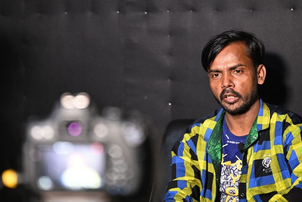 Bizarre: Bangladesh cops haul in tuneless singer, say he is too ugly to sing