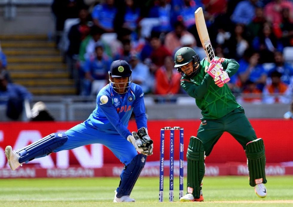 Wicket keeper MS Dhoni was not a great catcher behind the stumps, feels this ex Pakistan keeper