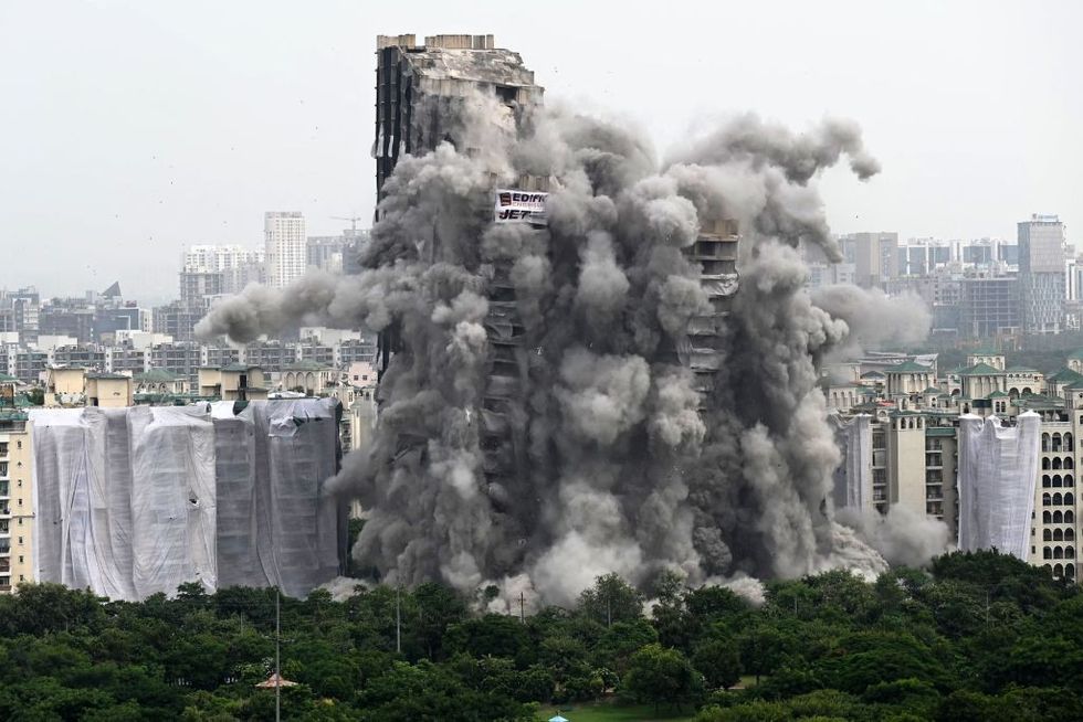 Going & gone! WATCH how India's 'Twin Towers' came down crashing in 9 seconds