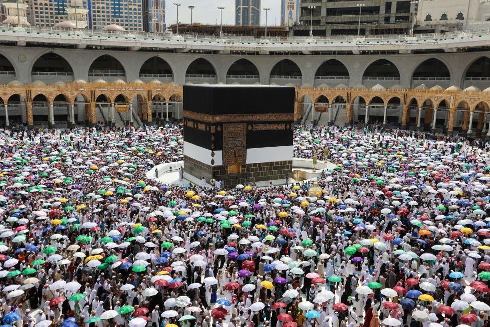 Saudi Arabia warns Pakistan against beggars travelling on Umrah visas
