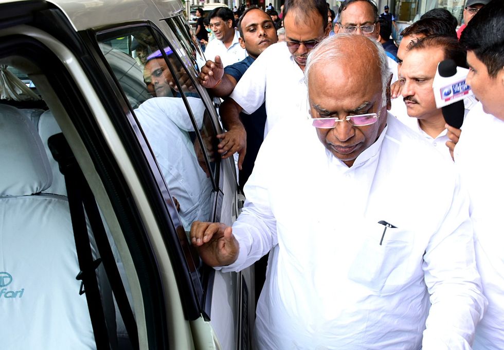 Congress chief election drama sees more twist: Now Digvijaya out, Mallikarjun Kharge in