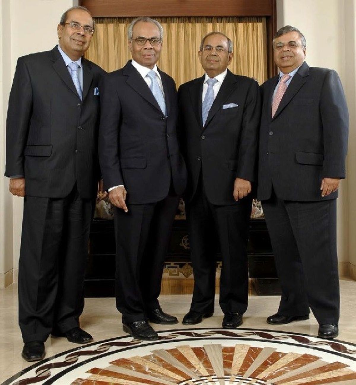 Wife of SP Hinduja dies in London