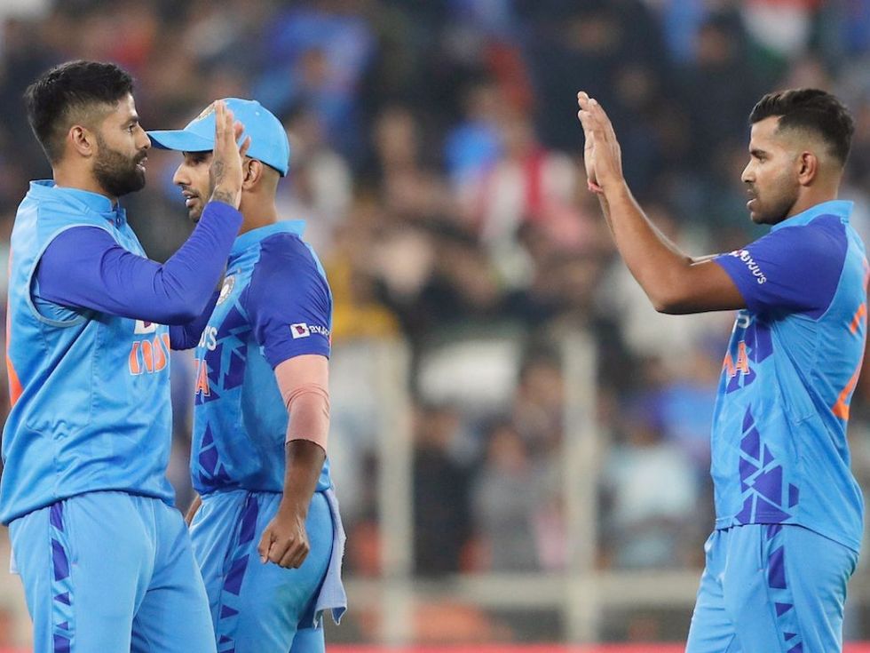 Third T20: India hammer New Zealand by 168 runs to clinch series 2-1 as Shubman Gill hits ton