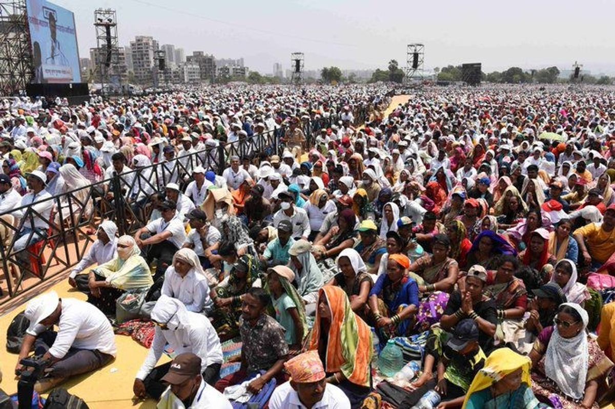 Heatstroke during Indian awards ceremony