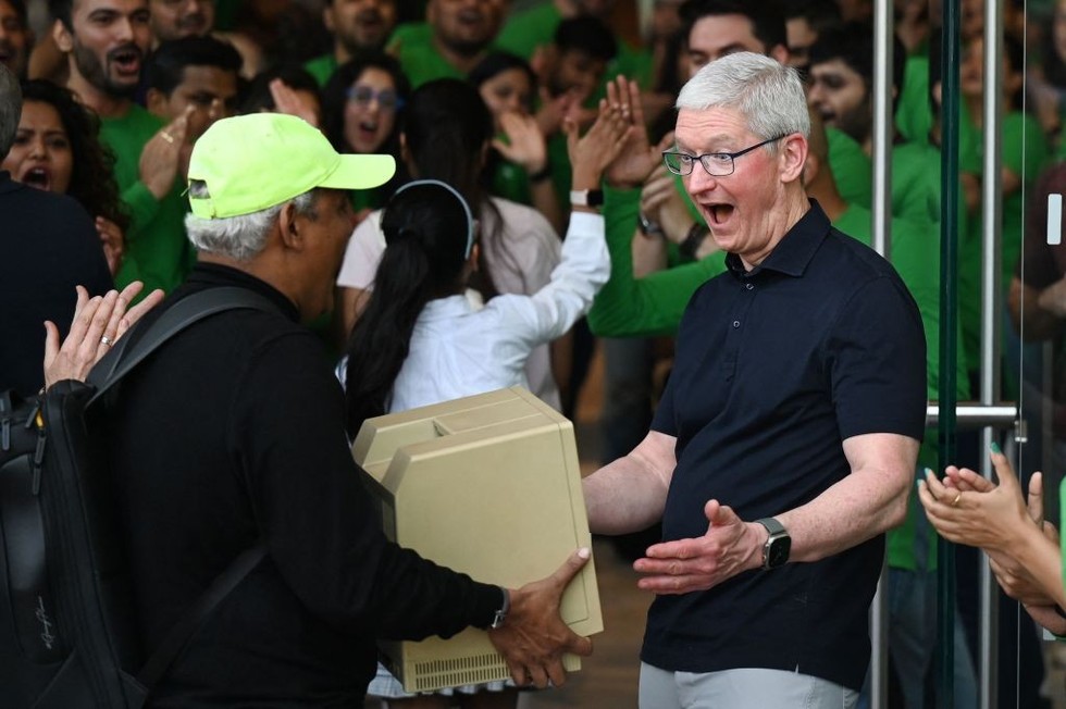 In Mumbai, Tim Cook inaugurates Apple's 1st India store: 'The passion is incredible'