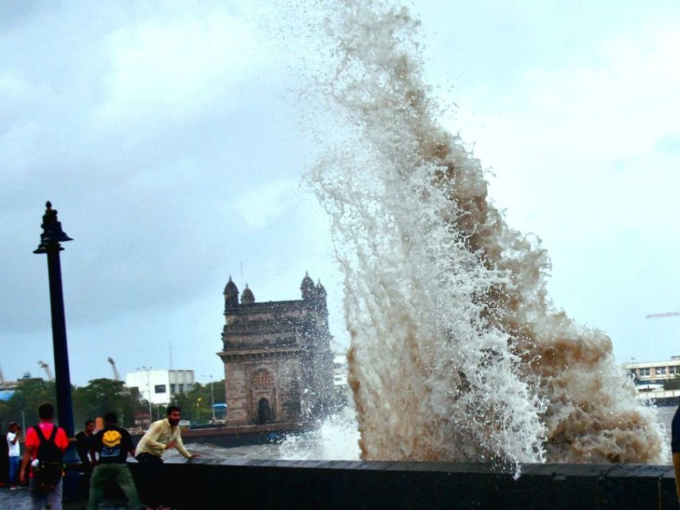 Netizens in splits as Indian news anchor 'struggles', 'stumbles' in Cyclone Biparjoy, all within studio's four walls; WATCH