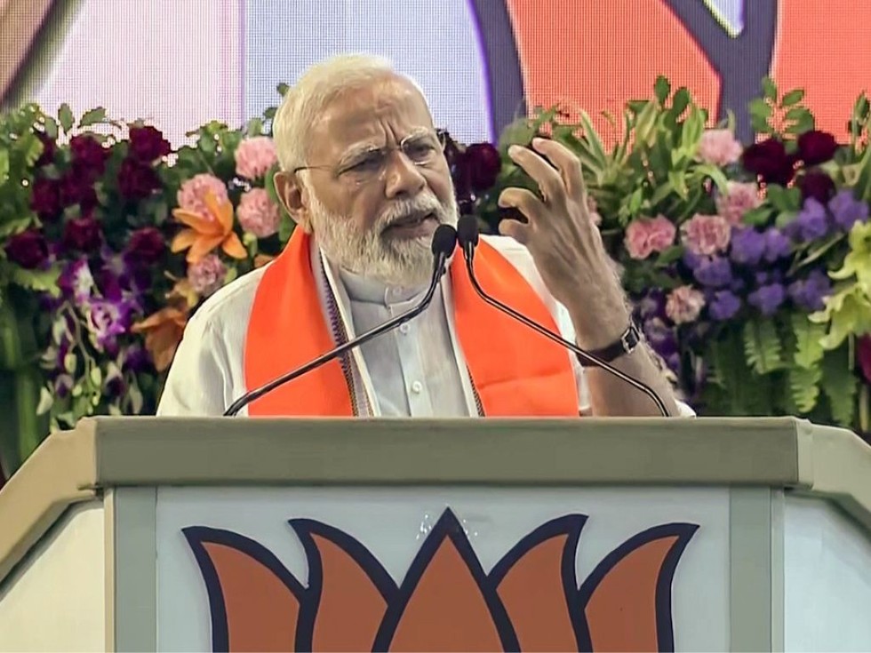 Triple talaq does injustice to Muslim daughters, ruins families: Modi