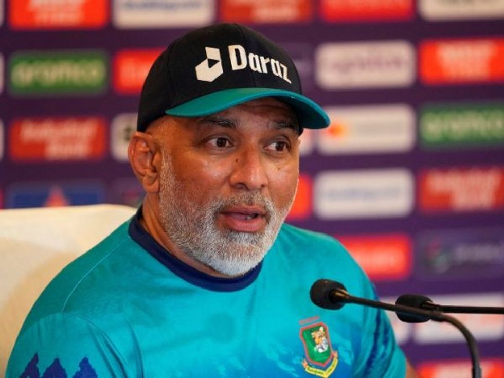 Bangladesh sacks cricket coach Hathurusingha, Simmons to take over
