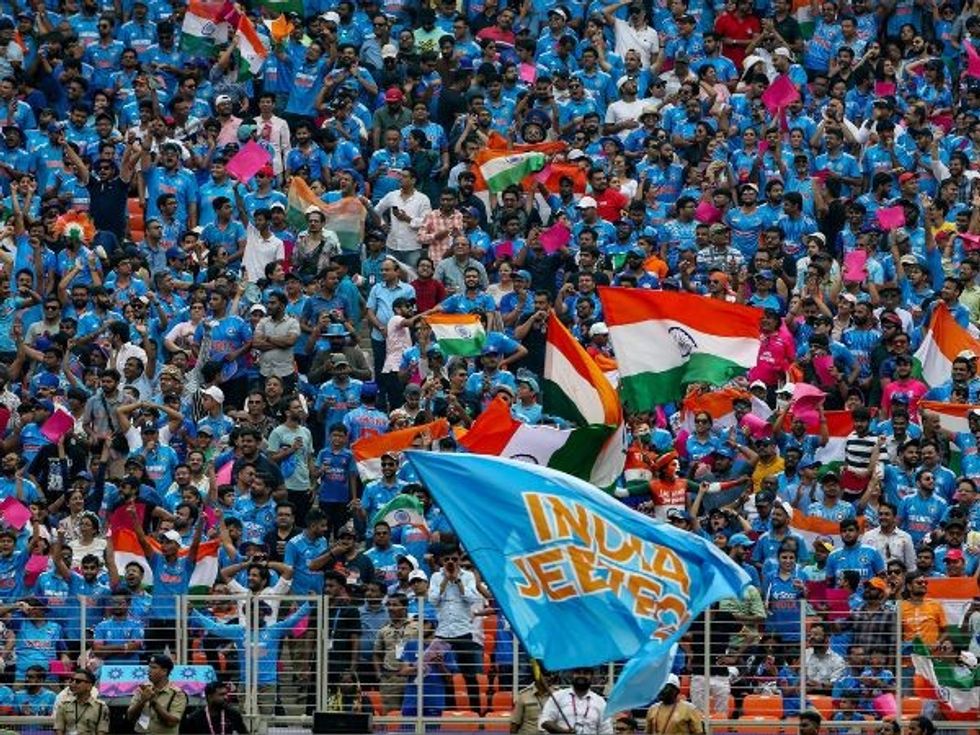 After the shellacking, Pakistan's Mickey Arthur complains about lack of support at Modi stadium