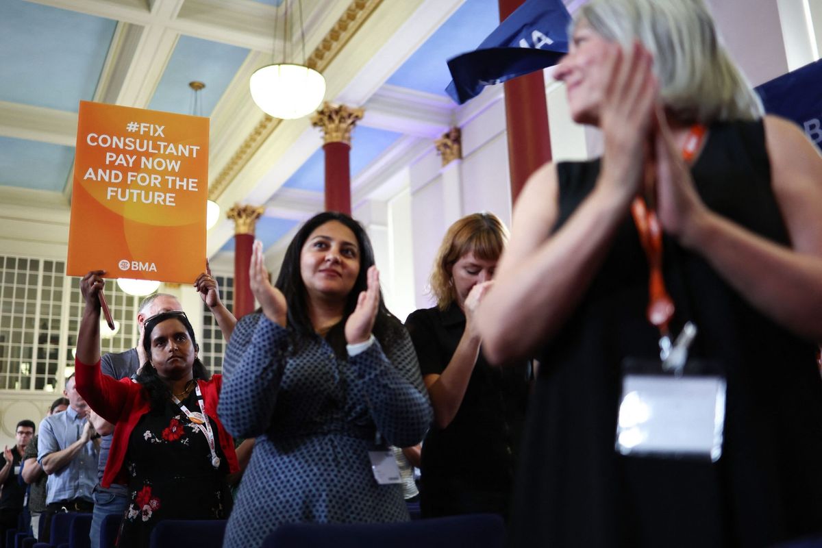 NHS Specialist doctors speaking out and speaking up for better pay