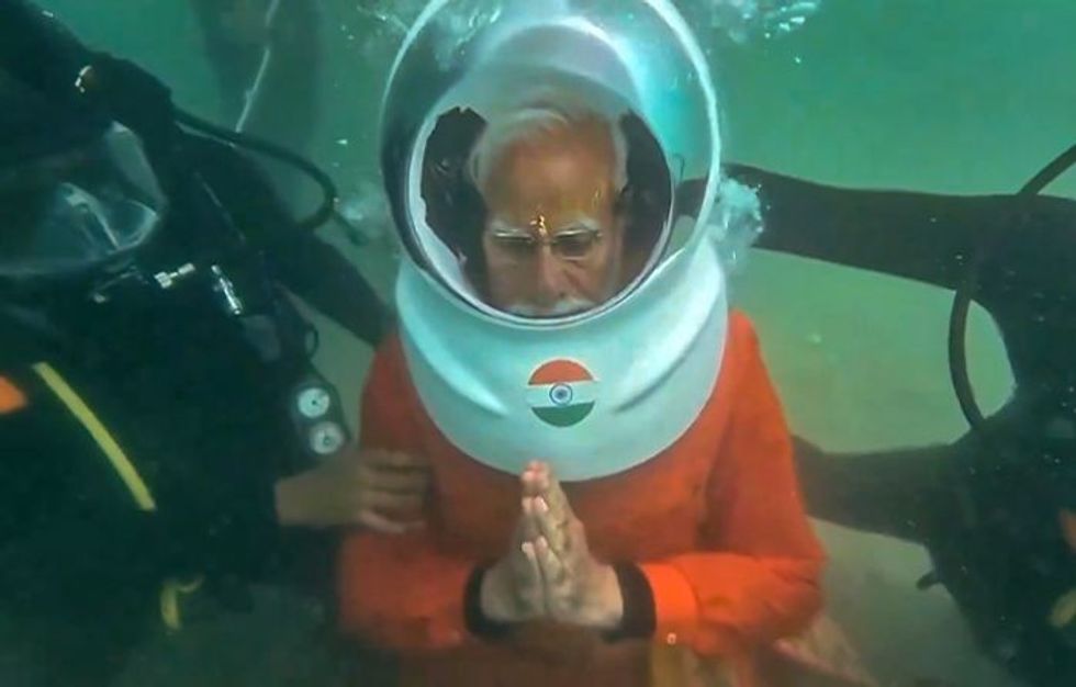 Modi dives into sea to offer prayers at ancient Indian city of Dwarka; WATCH