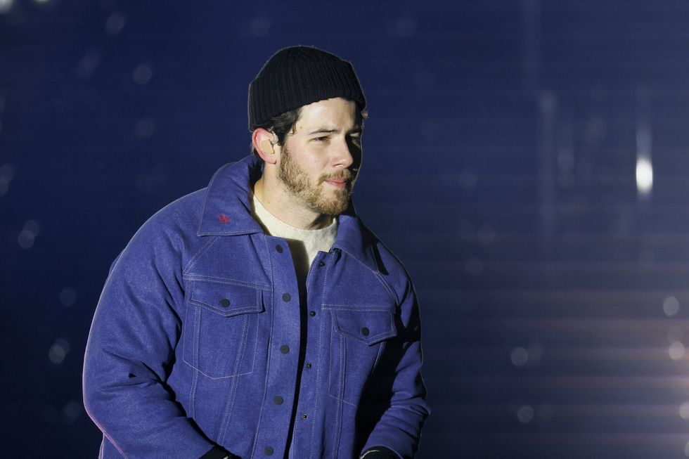 Nick Jonas leaves stage after laser incident during Prague concert