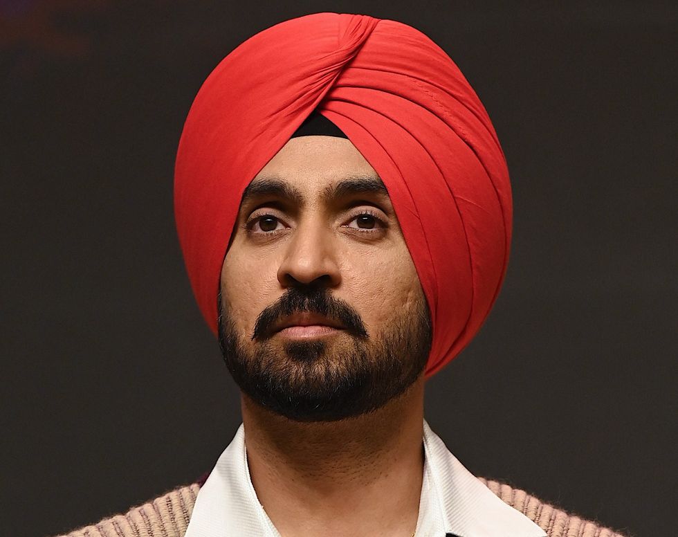 Diljit Dosanjh gifts shoes to Pakistani fan, says 'borders are made by politicians'