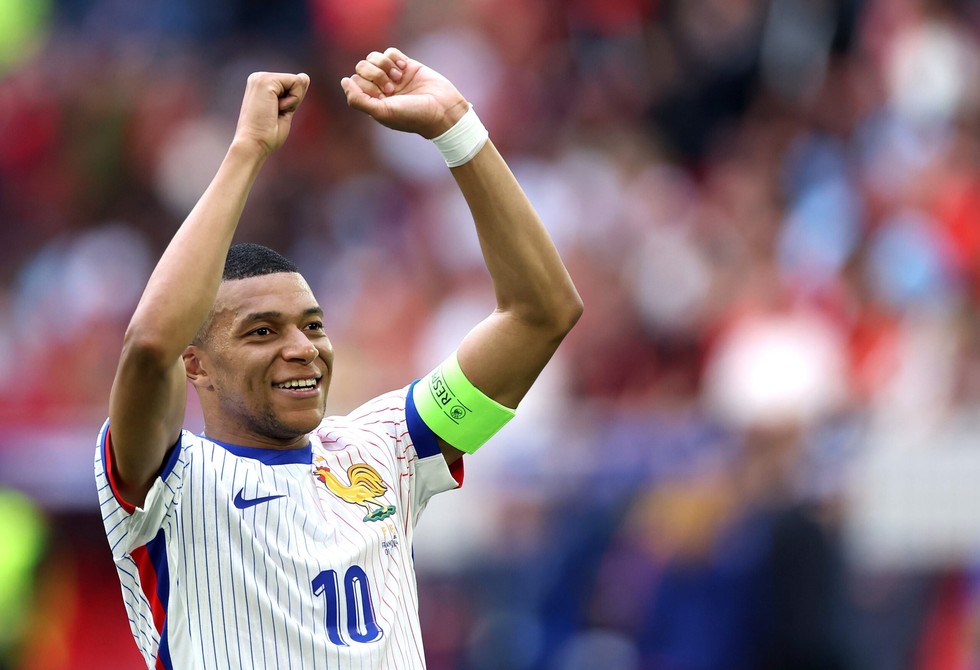 Mbappe needs a rival like Ronaldo had Messi, says Michael Owen