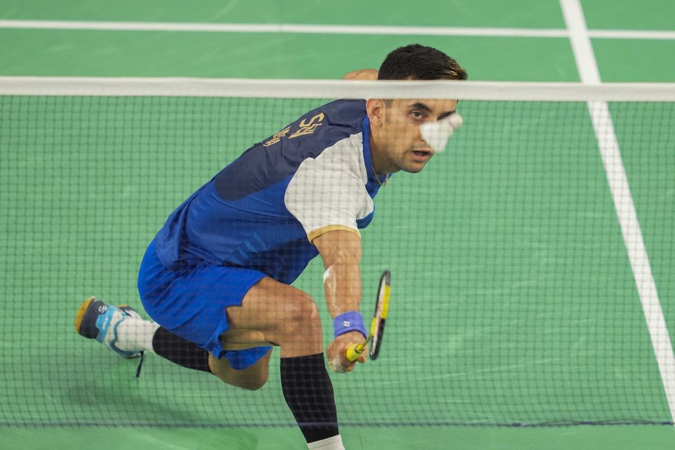 Sen beats world number 3 to enter pre-quarters