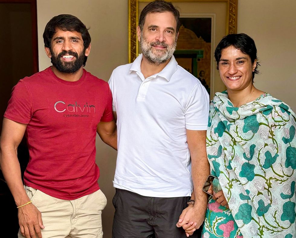 Phogat, Punia meet Rahul amid speculation over entering poll fray