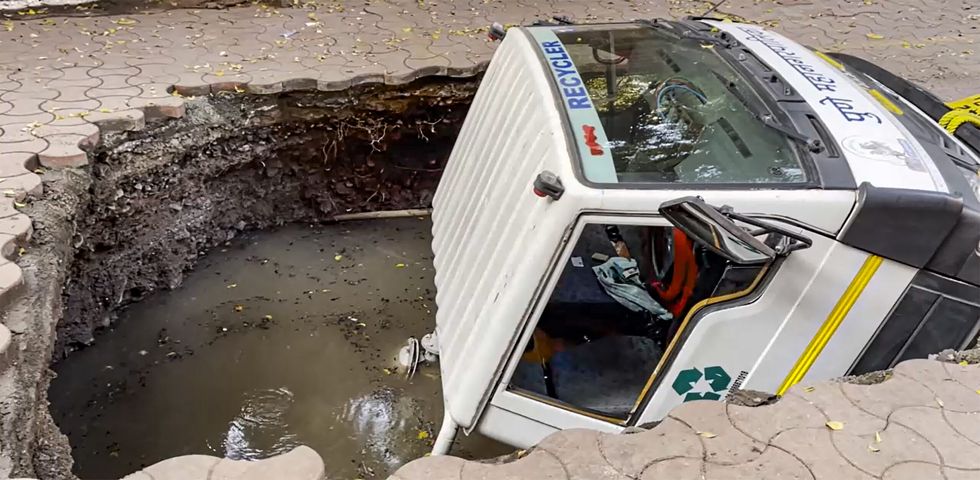 Sinkhole swallows up truck in Pune