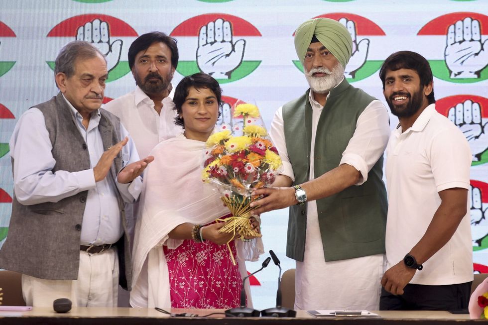 Vinesh Phogat disagrees with Sakshi Malik's views on exemption from Asiad trials