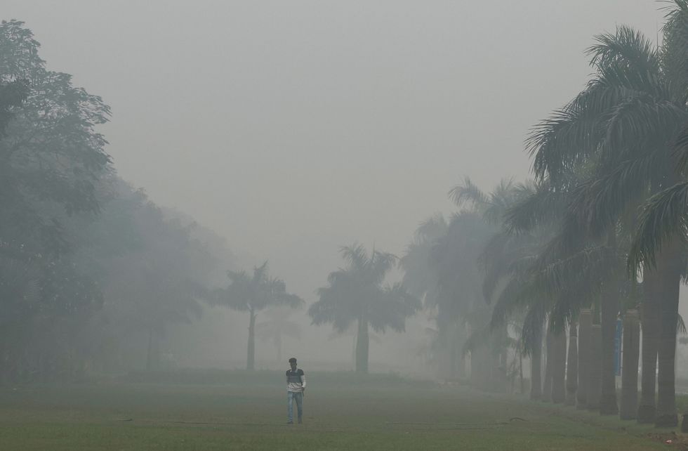 Toxic smog blankets Delhi; smashes WHO limit
