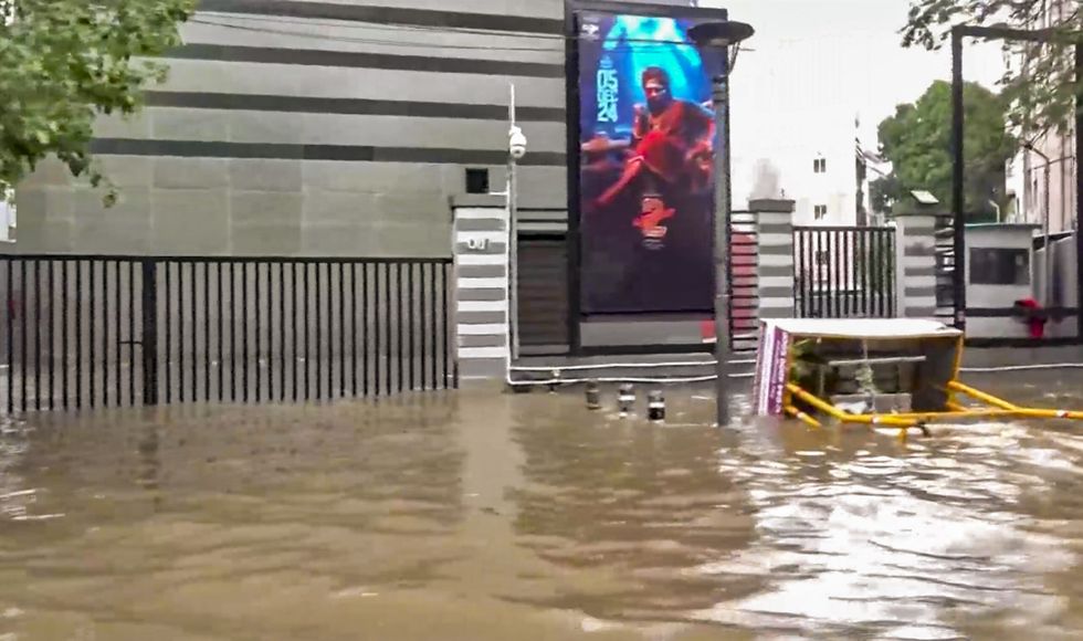 Heavy rains lash Tamil Nadu, cyclone 'Fengal' landfall likely near Puducherry