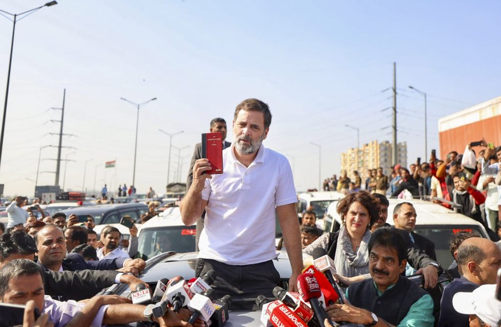 Rahul Gandhi, Priyanka stopped by cops on way to Sambhal