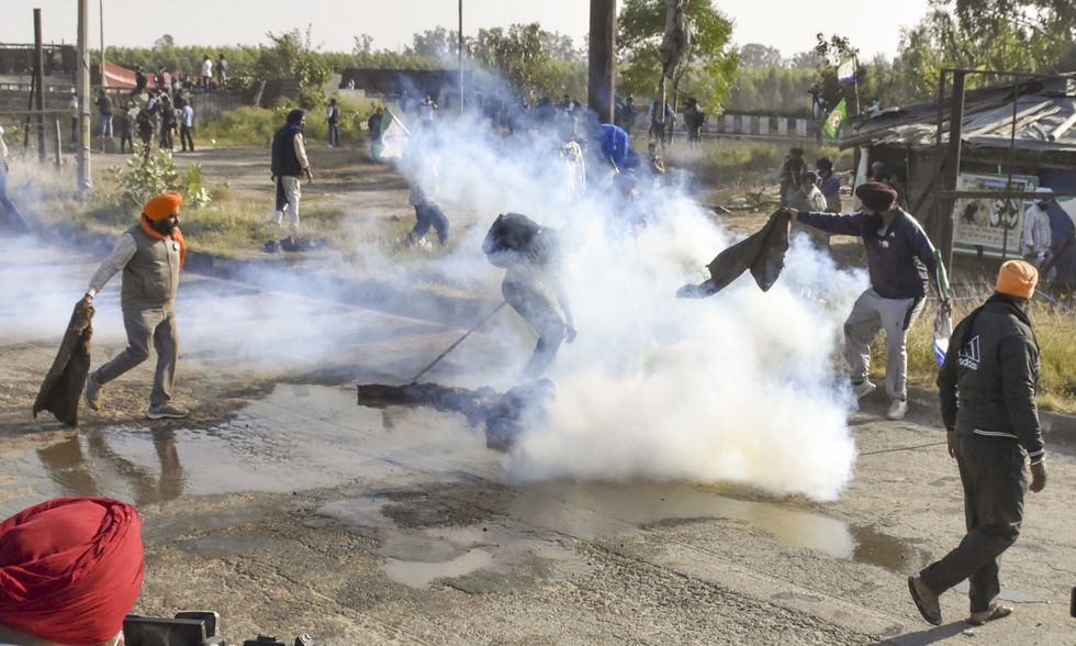Farmers suspend march for day after some suffer teargas shell injuries