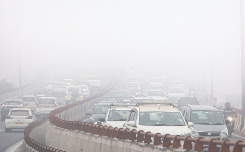 Dense fog in Delhi, visibility drops to zero in many parts, over 100 flights delayed