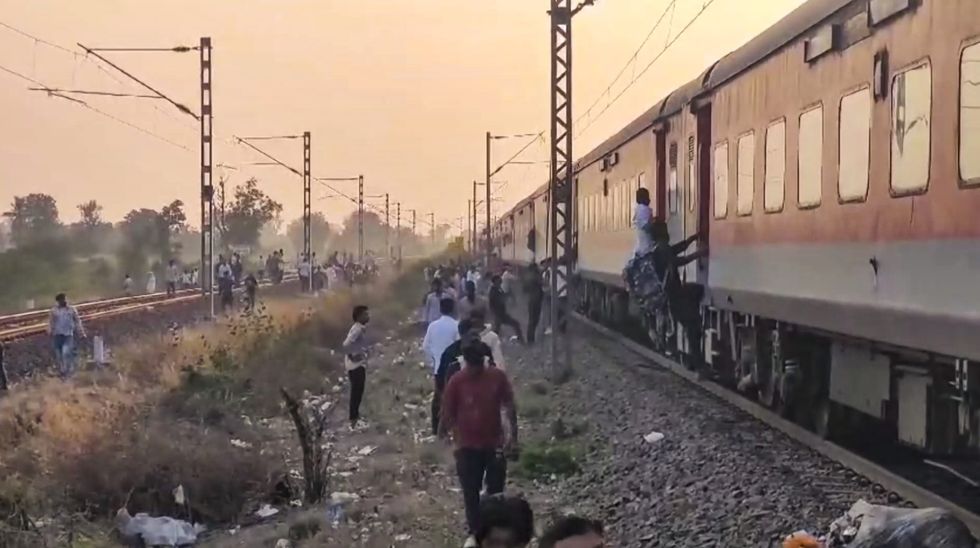 10 dead as passengers get off train after fire rumour, run over by another in Jalgaon