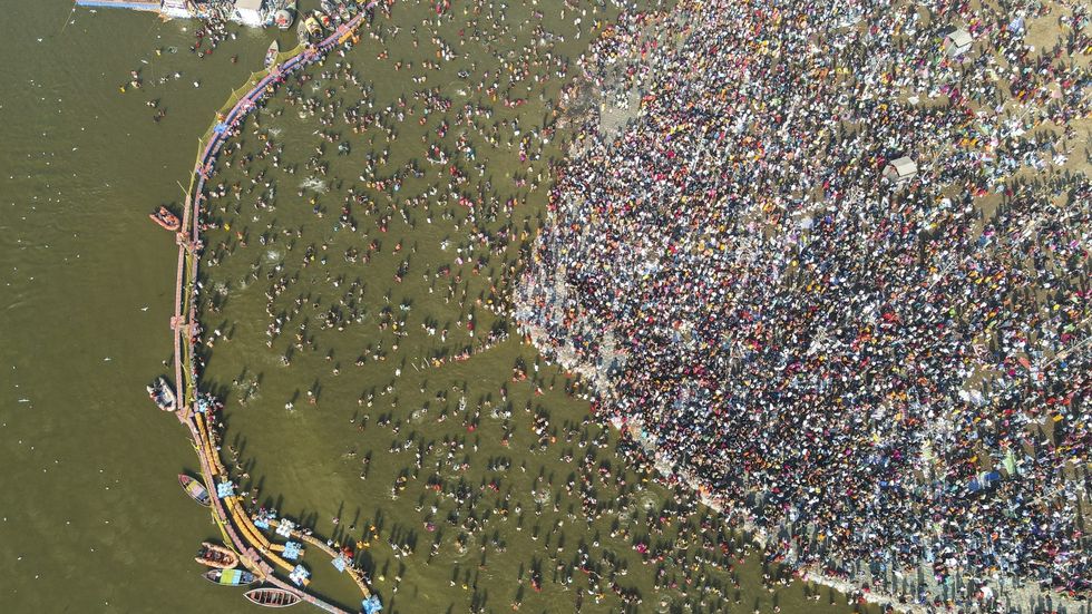 Prayagraj made 'no vehicle zone' ahead of Maghi Purnima, highways witness 300 km long jams