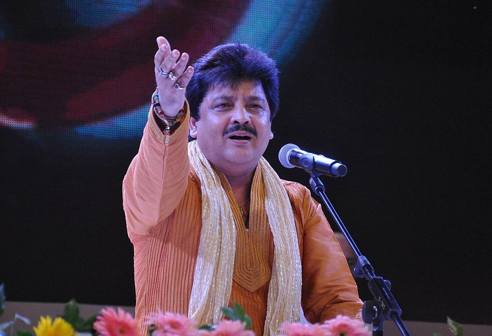 Udit Narayan jokes about viral video of kissing fans at film event: "Udit ki pappi toh nahi?"