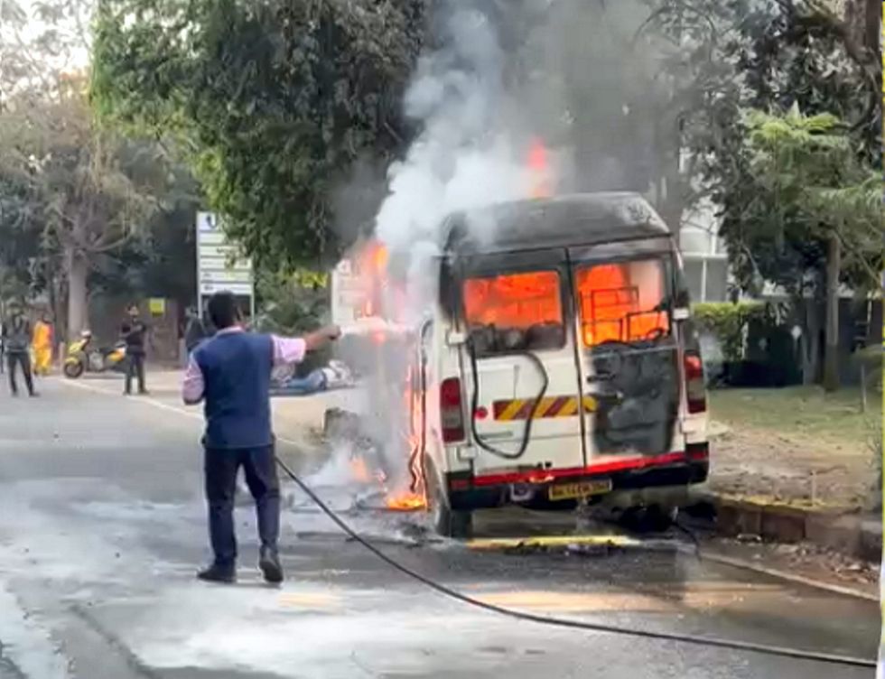 4 charred to death as mini bus catches fire, emergency door fails to open, near Pune