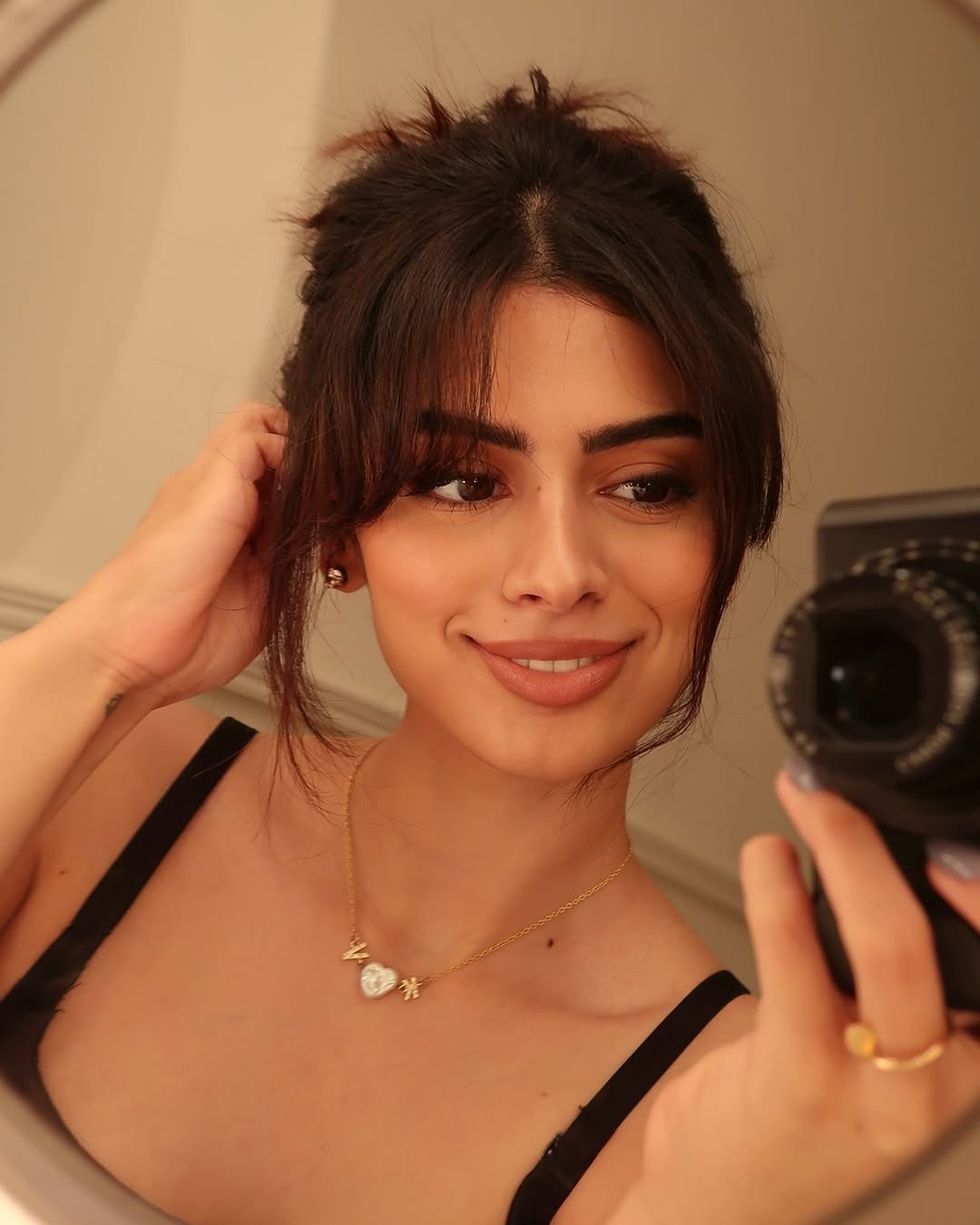 Khushi Kapoor drops cryptic clue about Vedang Raina romance — Fans think it’s official this time!