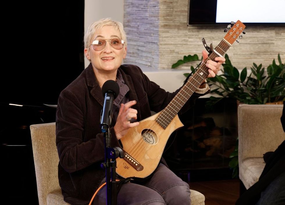 Trailblazing singer-songwriter Jill Sobule dies at 66 in house fire