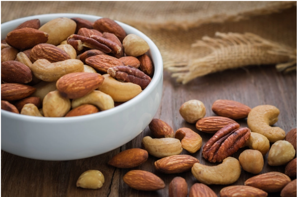 Best foods to eat on empty stomach every morning as per nutritionists