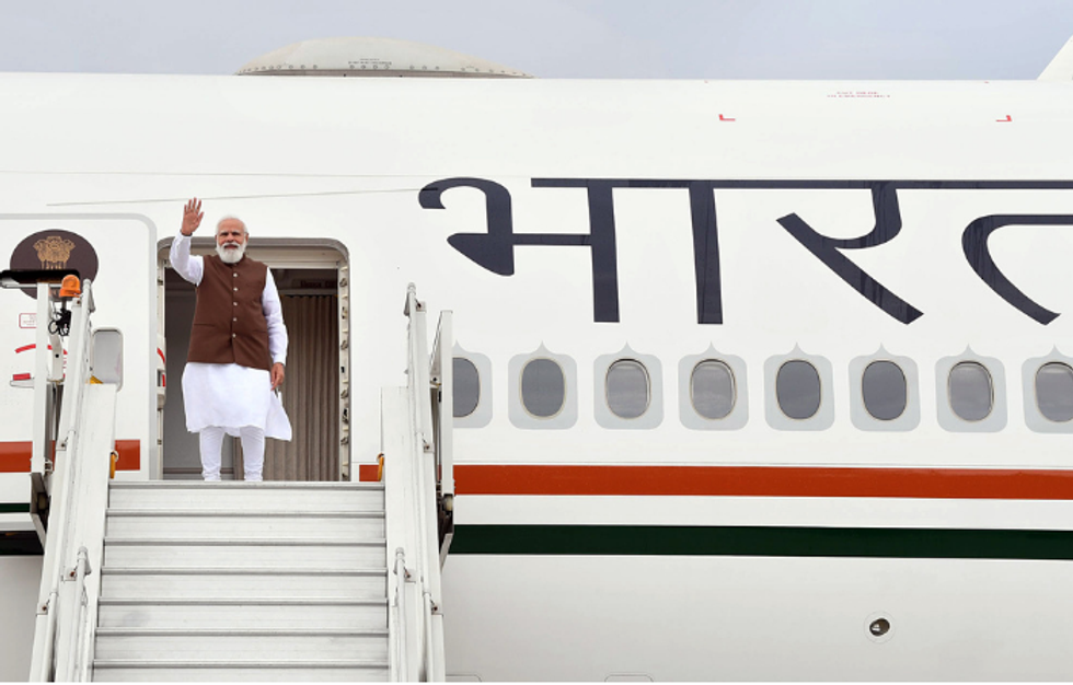 Modi leaves for US, speaks about stronger ties with Washington