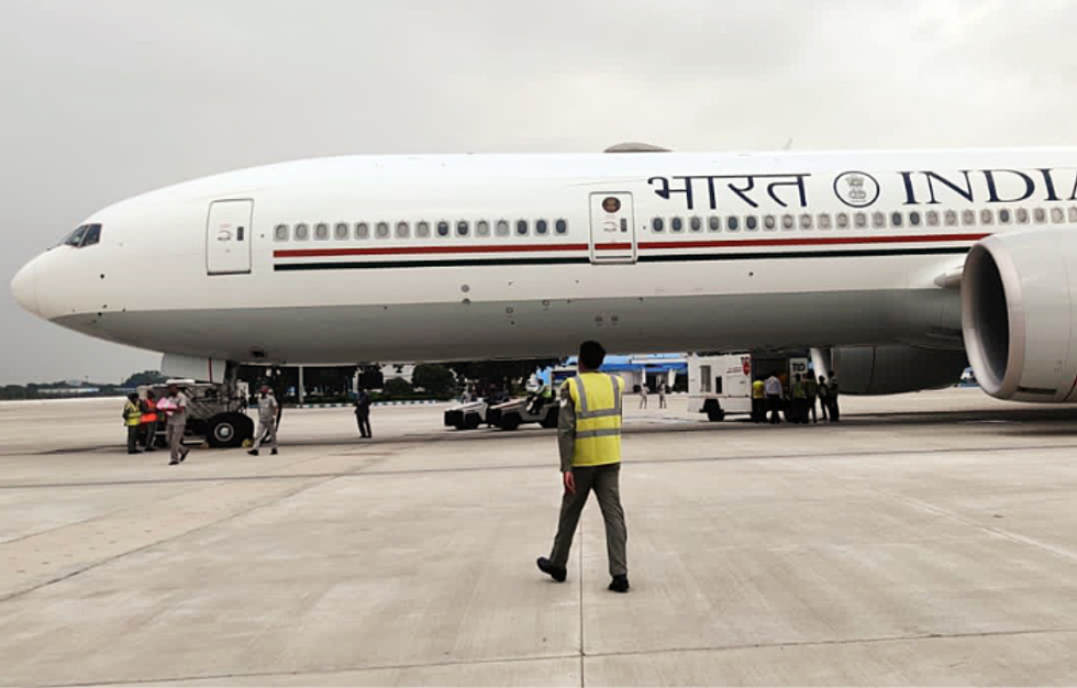 Pakistan allows Modi' flight to use its airspace en route to US