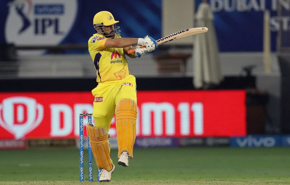 IPL: Chennai bury Hyderabad as Dhoni finishes off with six