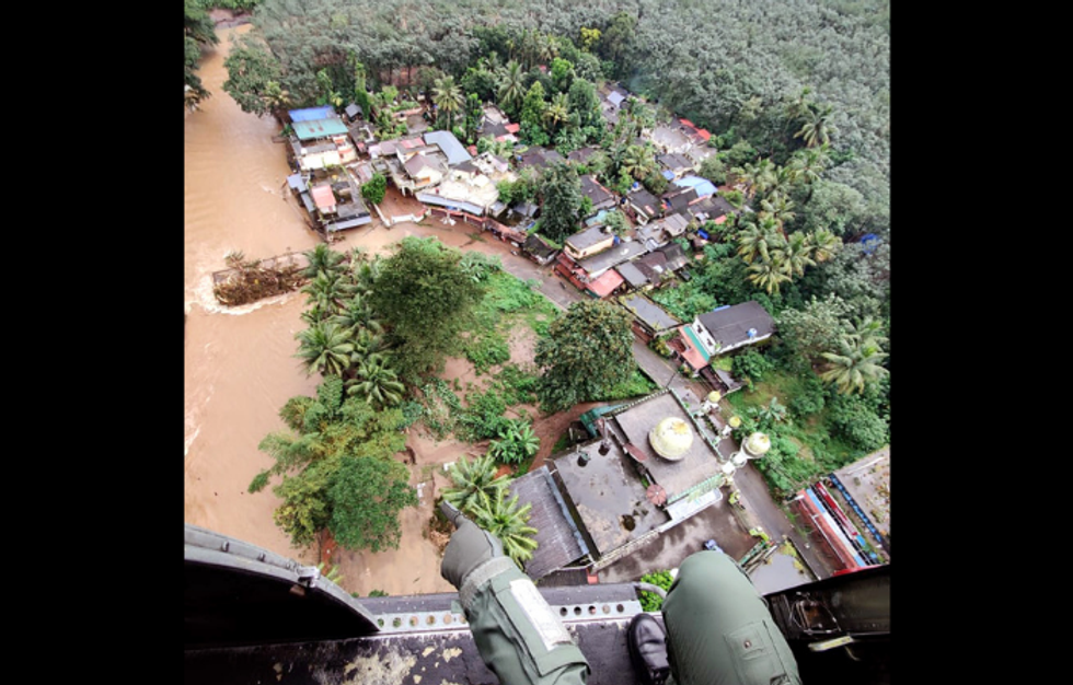 In flooded Kerala, couple arrive for marriage in cooking pot