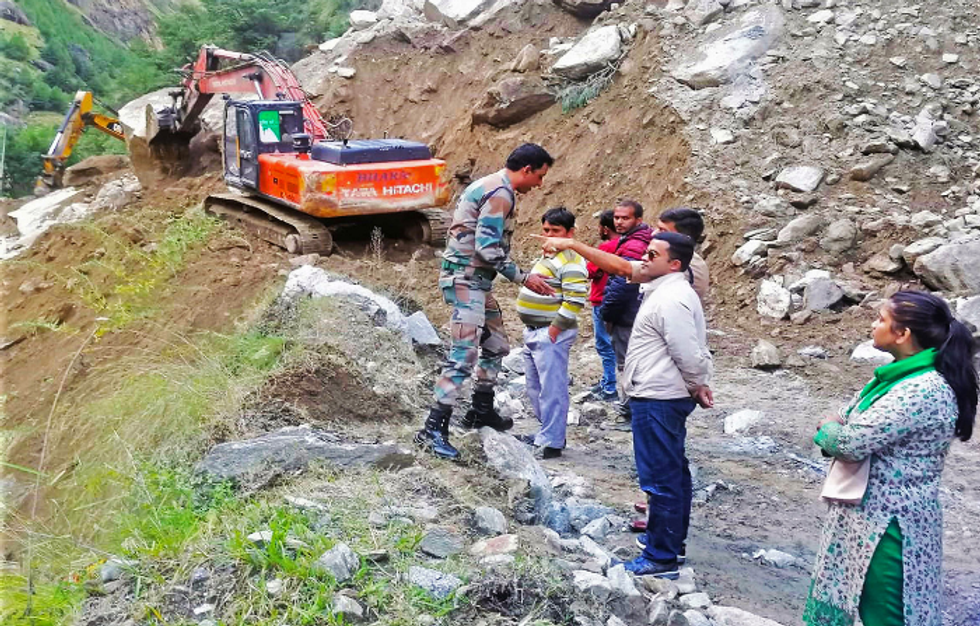 Heavy rain in India, Nepal kills almost 200, rescue work on