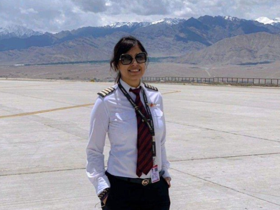 Know Monica Khanna, the Indian pilot who landed a damaged plane & saved many
