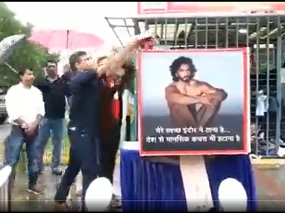 WATCH: Cloth-donation drive held in Indian city for actor Ranveer Singh after he goes nude