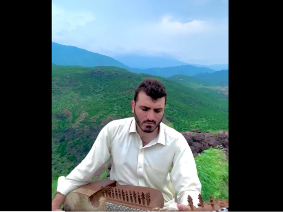 WATCH: Pakistan rabab artiste plays India's National Anthem, says it's a gift from across border