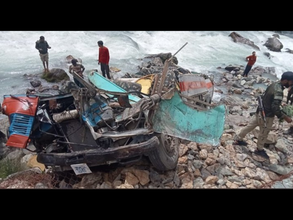 Kashmir: 7 Indian border patrol police personnel killed after police bus falls into river