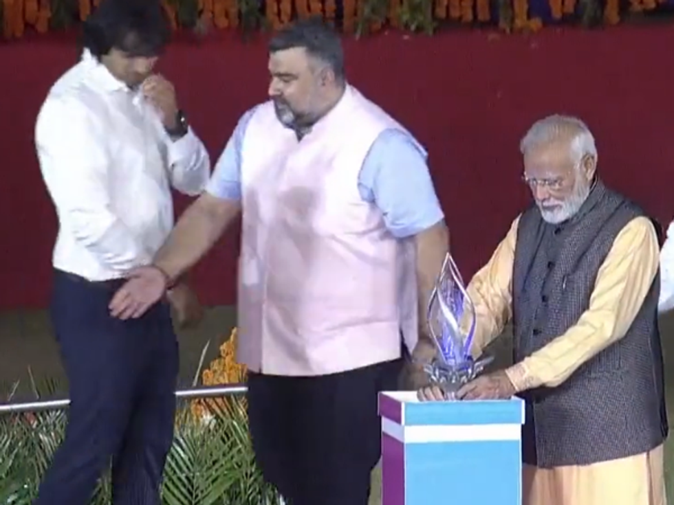 WATCH: Were India's Olympic medallists asked to drop off stage for PM Modi? Internet debates