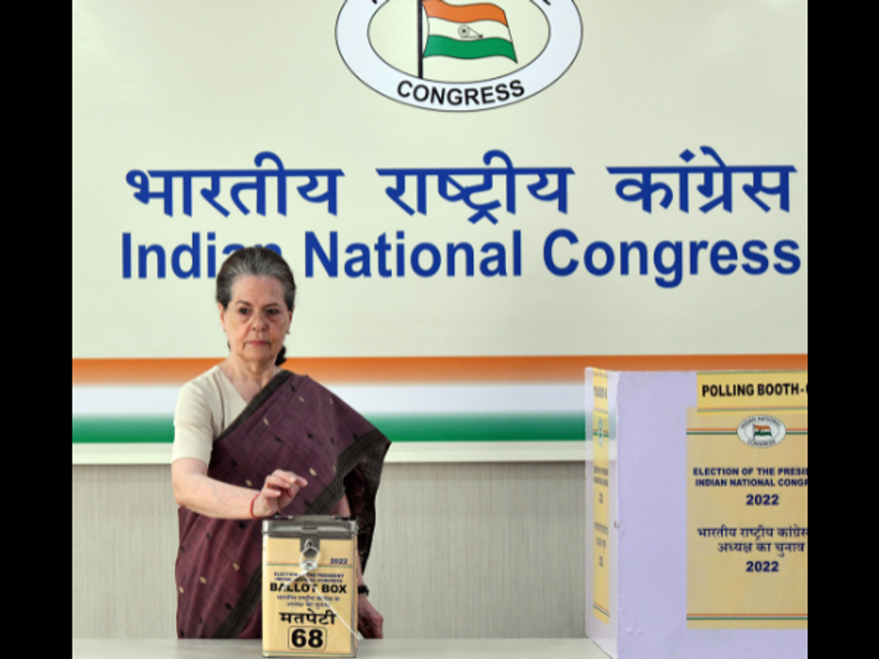 This is what 'media-shy' Sonia Gandhi said after voting in Congress presidential poll
